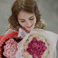 Meski begitu, Ayu Ting Ting mengatakan bahwa dia tidak membayar seharga itu. Ayu menjelaskan bahwa dia di-endorse. Foto: Instagram @ayutingting92