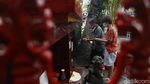 Warga Glodok Bersih-bersih Jelang Imlek