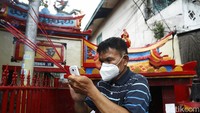 Ada juga yang berdoa untuk menyambut Imlek.