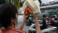 Glodok dengan area Petak Sembilan-nya terkenal sebagai pecinan terbesar di Indonesia. 