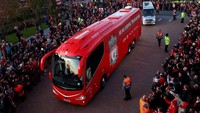 Bus Liverpool FC tiba di luar stadion sebelum pertandingan Putaran Keempat Piala FA antara Shrewsbury Town dan Liverpool di New Meadow pada 26 Januari 2020 di Shrewsbury, Inggris.  Richard Heathcote / Getty Images