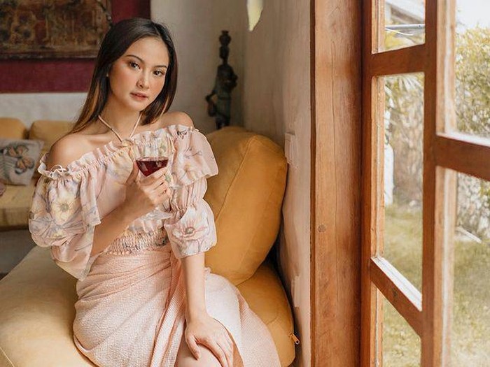Cantiknya Gabriella Larasati, Penggemar Kopi dan Es Kelapa