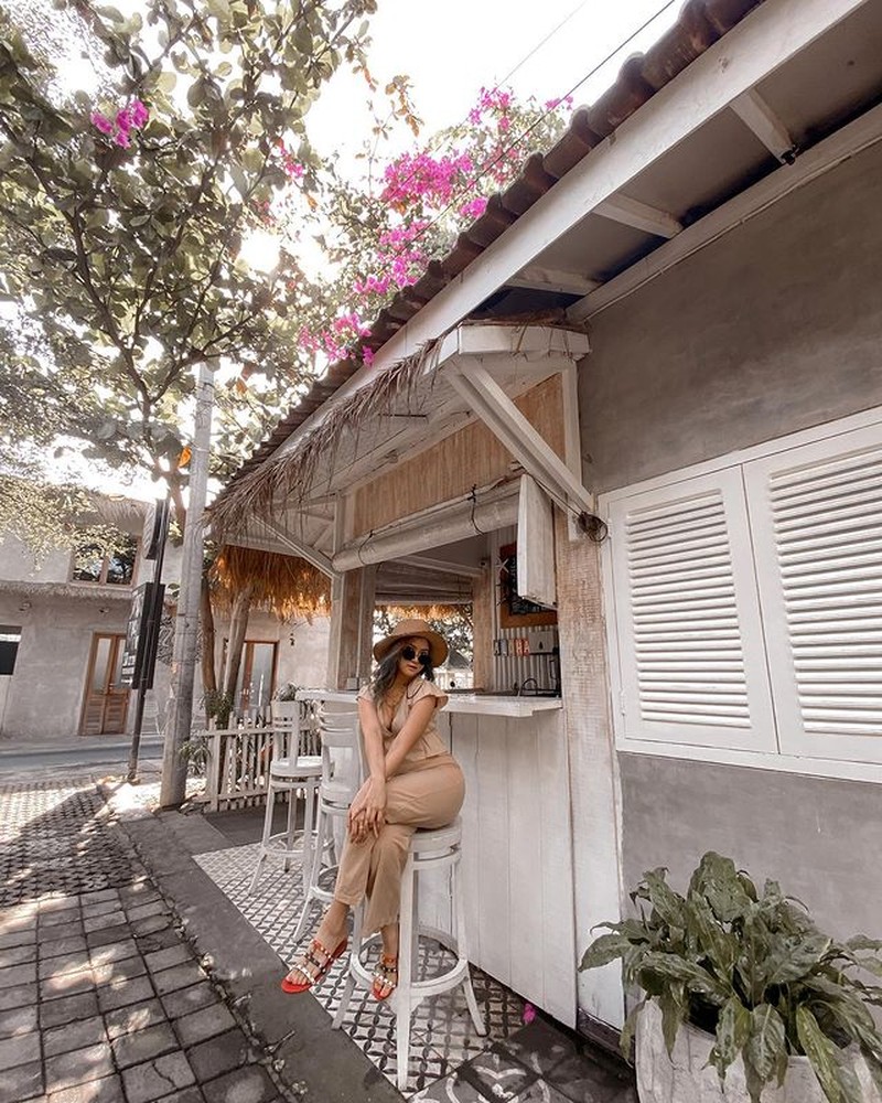 Cantiknya Gabriella Larasati, Penggemar Kopi dan Es Kelapa
