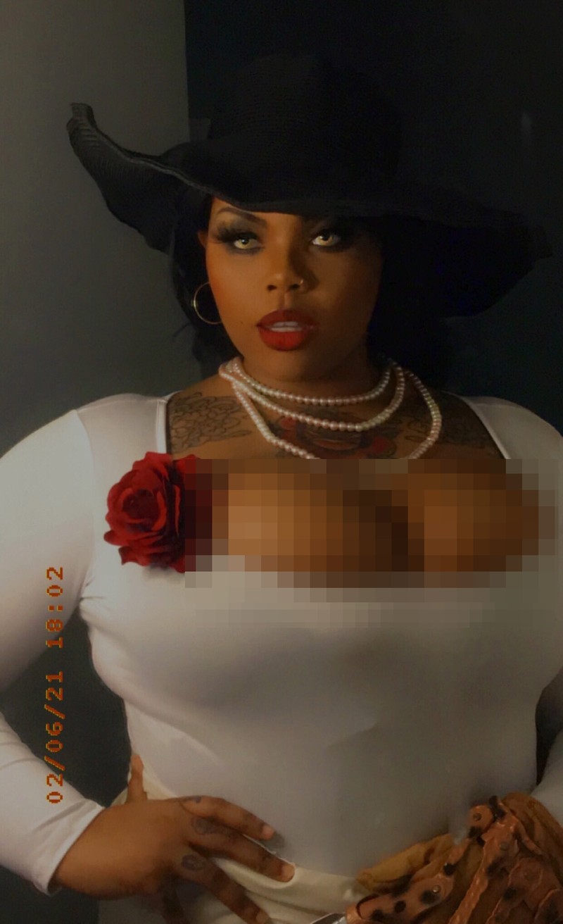 Euforia fans Resident Evil menyambut karakter Lady Dimitrescu diwarnai dengan cosplay yang keren-keren. Ini dia di antaranya.