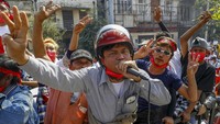 Seperti diketahui, Para jenderal Myanmar melakukan kudeta dengan menahan Suu Kyi dan puluhan anggota partainya, Liga Demokrasi Nasional (NLD) pada Senin (1/2) lalu. Kudeta dilakukan karena militer mengklaim adanya kecurangan pemilu pada November 2020, yang dimenangkan NLD secara telak. Komisi pemilihan umum membantah tuduhan kecurangan tersebut.