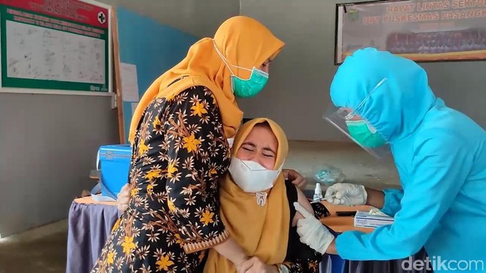 Dokter di Sulbar histeris saat divaksin (Abdy/detikcom)
