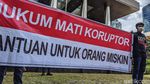 Aksi Tuntut Korupsi Bansos Dihukum Mati