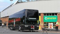 Bus tim Southampton FC juga tidak kalah keren. Stephen Pond / Getty Images
