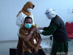 Pemerintah Daerah Diminta Habiskan Stok Vaksin Tahap I