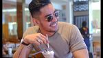 Gaya Keren Robby Purba Saat Ngopi hingga Cicip Gelato