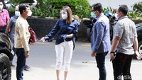 Potret Gisel Anastasia saat wajib lapor di Polda Metro Jaya pada Kamis (11/2/2021). (Foto: Palevi/detikcom)  