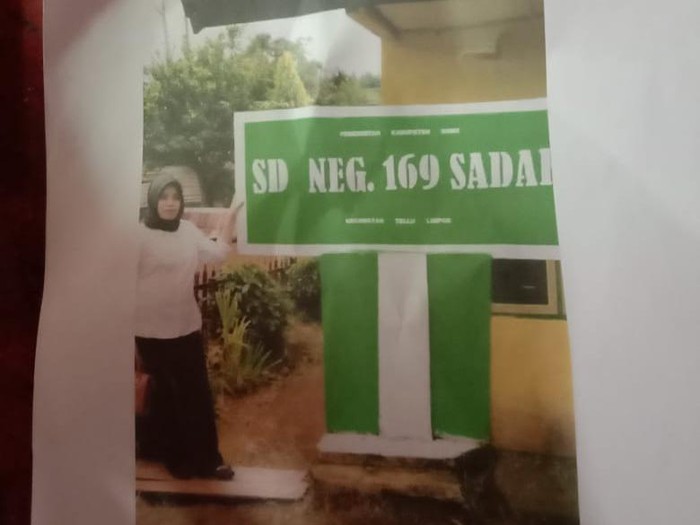 Hervina (34), guru honorer 16 tahun di Bone, Sulsel dipecat karena posting gaji Rp 700.000 (dok. Istimewa).