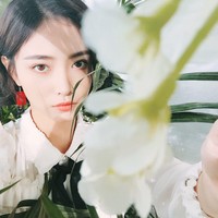 Di posisi keempat ada Xu Jiaqi yang merupakan idol dan aktris dari China. Fitur wajah yang tajam dan mata yang terlihat berkilau membuatnya sulit untuk tidak menarik perhatian. Foto: Instagram @hellokiki77