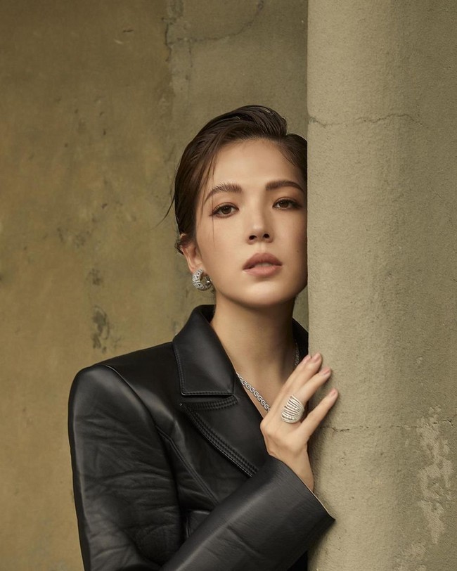 Dari Taiwan, ada Tiffany Hsu yang wajahnya dinilai untuk cocok dalam berbagai konsep pemotretan. Aktris dan model berusia 36 tahun itu juga punya wajah yang awet muda.  Foto: Instagram @anno8o7