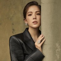 Dari Taiwan, ada Tiffany Hsu yang wajahnya dinilai untuk cocok dalam berbagai konsep pemotretan. Aktris dan model berusia 36 tahun itu juga punya wajah yang awet muda.  Foto: Instagram @anno8o7