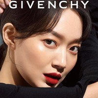 Aktris Shin Min Ah juga punya kecantikan yang sulit bikin berpaling. Pacar aktor Kim Woo Bin tersebut memiliki wajah kecil dan hidung mancung yang membuat wajahnya tampak memesona. Foto: Instagram @illusomina