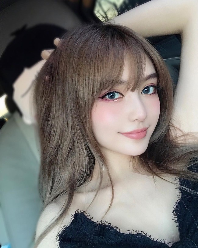 Y3NOLOGY kembali merilis I-Magazine Fashion Face Awards. Berbeda dari kebanyakan daftar orang cantik lain, penilaiannya didasarkan pada juri-juri di industri hiburan dan software Adobe. Tahun ini selebgram China, Grace Chow, terpilih sebagai yang nomor satu. Foto: Instagram @gracechowwwww