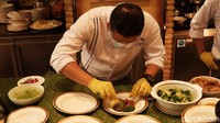 Di tahun Kerbau ini, mereka mempersembahkan sajian bertajuk The Journey of Flavours. Beragam sajian khas negeri Tirai Bambu dihidangkan oleh Executive Chinese Chef Shifu Chan Wah. (Siti Fatimah/detikTravel)