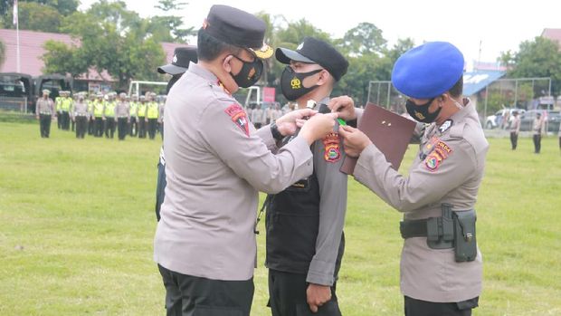 Kapolda NTB Irjen Mohammad Iqbal memimpin Apel Kesiapan Bhabinkamtibmas dan Tenaga Kesehatan Sebagai Tracer dan Vaksinator COVID-19