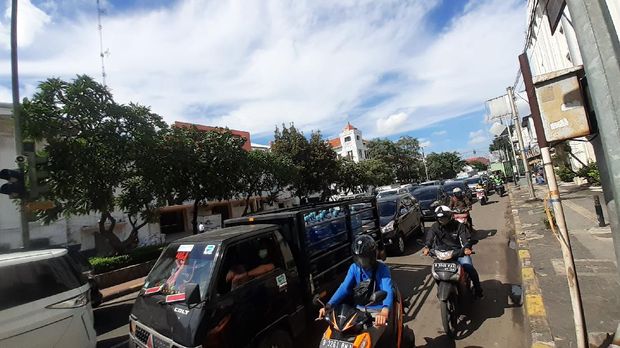 Kemacetan di Kawasan LEZ Kota Tua Jakarta.