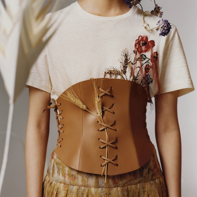 Rumah mode Dior menampilkan koleksi busana Imlek 2021 dengan motif bunga yang elegan. Foto: dok. Dior.