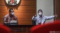Seperti dilansir dalam Kompas.com, Wakil Ketua KPK Alexander Marwata mengatakan, praktik penyimpangan mungkin terjadi karena vaksin COVID-19 jumlahnya sangat terbatas.  