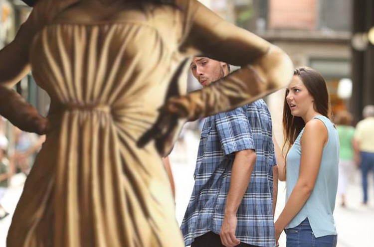 Lady Dimitrescu Fans Resident Evil salah fokus dengan vampir seksi Lady Dimitrescu. Meme Dimitrescu pun berseliweran di media sosial.
