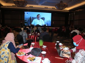 Menko Luhut Ajak Warga Banyuwangi Galakkan Gerakan Berwisata