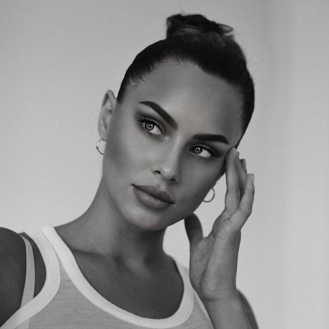 Ucapan belasungkawa langsung membanjiri kolom komentar pada foto terakhir yang diunggah Kasia Lenhardt di Instagram-nya, Rabu (3/2/2021). Beristirahatlah dengan tenang Malaikat, tulis seorang netizen. (Foto: Instagram/@kasia_lenhardt)