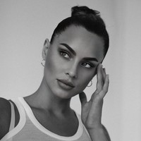 Ucapan belasungkawa langsung membanjiri kolom komentar pada foto terakhir yang diunggah Kasia Lenhardt di Instagram-nya, Rabu (3/2/2021). Beristirahatlah dengan tenang Malaikat, tulis seorang netizen. (Foto: Instagram/@kasia_lenhardt)