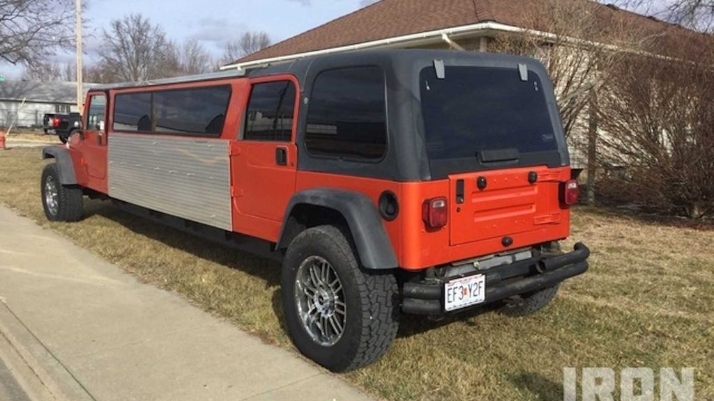 Modifikasi Jeep Wrangler jadi Limousine