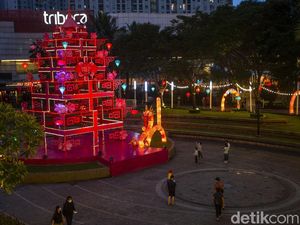Ornamen Imlek Ramaikan Pusat Perbelanjaan Ibu Kota