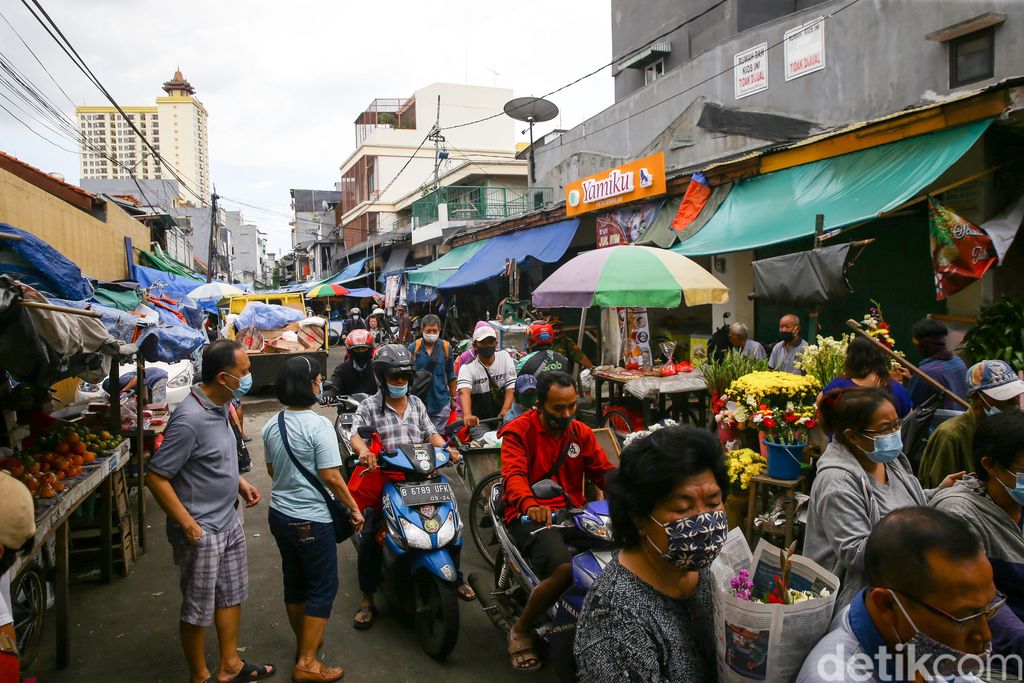 Jelang perayaan Imlek sejumlah pasar ramai didatangi. Salah satunya di kawasan Pasar Petak 9, Jakarta.