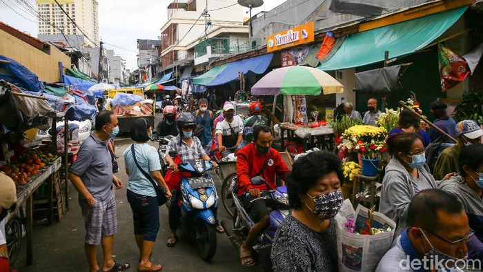 Jelang perayaan Imlek sejumlah pasar ramai didatangi. Salah satunya di kawasan Pasar Petak 9, Jakarta.