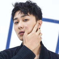 Patrick Shih lahir pada 9 Agustus 1996. ‘Kembaran’ Park Seo Joon ini masih berusia 25 tahun dan memulai debut akting pada 2016 lewat drama Golden Darling. Foto: dok. Weibo