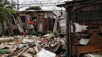 Saat ini masih ada rumah yang belum ditinggal pemiliknya. Mereka diberi waktu 7-14 hari untuk meninggalkan kawasan tersebut dengan syarat telah menerima kompensasi dari Jakpro.