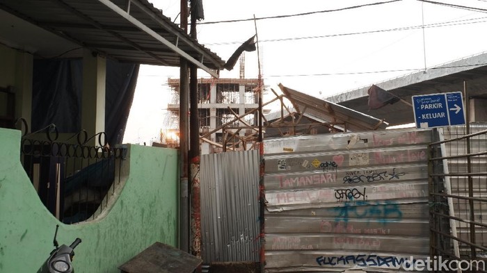 Penutupan akses penggusuran rumah deret Tamansri sempat ricuh