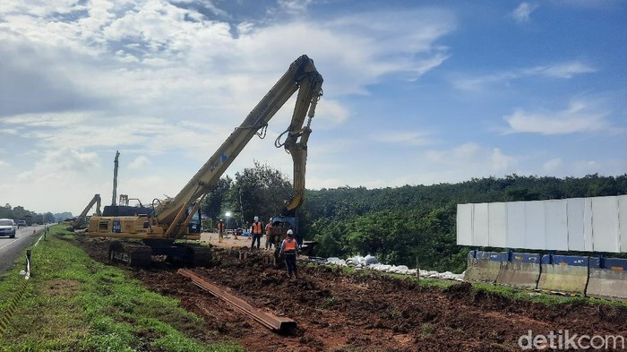 Perbaikan jalan ambles di Tol Cipali.