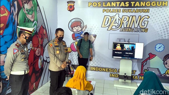 Polres Sukabumi siapkan ruang khusus untuk membantu pelajar sekolah online..