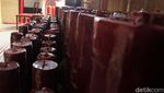 Ratusan Lilin Siap Sambut Imlek di Vihara Dharma Ramsi