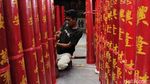 Ratusan Lilin Siap Sambut Imlek di Vihara Dharma Ramsi