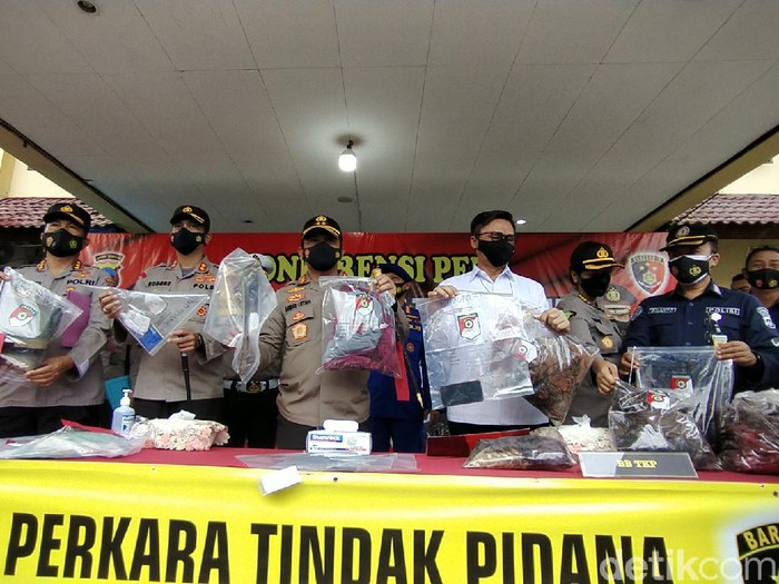 Rilis kasus pembunuhan empat orang sekeluarga di Rembang, Kamis 911/2/2021)