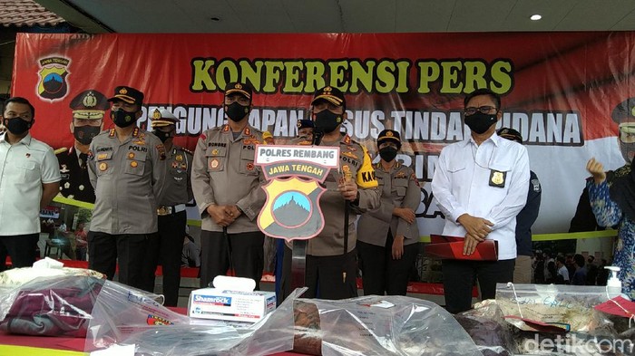 Rilis kasus pembunuhan empat orang sekeluarga di Rembang, Kamis 911/2/2021)
