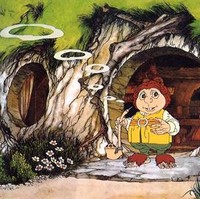 Jika dilihat, rumah yang satu ini mirip dengan rumah Hobbit Hole. Tak hanya punya desain yang unik, rumah yang satu ini juga ramah lingkungan. Rumah ini terbuat dari serutan kayu, dinding batu, lumpur, dan jerami. Foto: @The Hobbit / Rankin / Bass / @Simon Dale