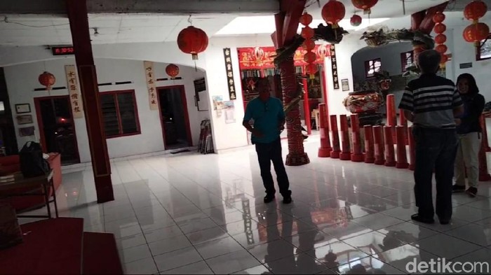 Suasana Klenteng Kun An Tong Kuningan sepi jelang Imlek.