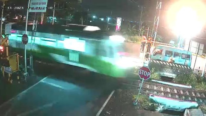 tewas tertabrak kereta api