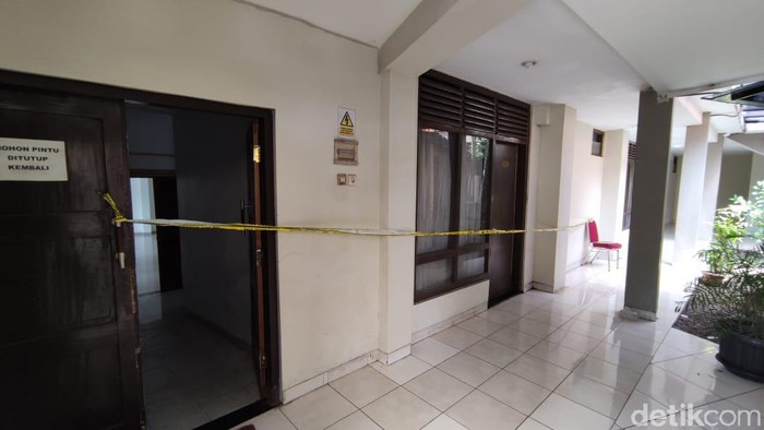 TKP tempat penemuan mayat perempuan tertekuk dalam lemari di hotel Semarang