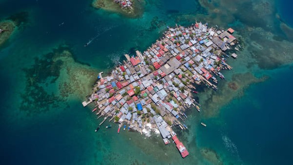 Karim Iliya, dari AS, dinobatkan sebagai Fotografer Konservasi Laut Tahun 2021. Karyanya yakni Pulau Penuh Keramaian, sebuah foto pemandangan udara dari pulau kecil di Panama.