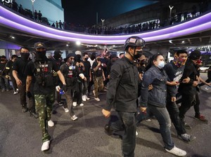 Aktivis Thailand Ditangkap Atas Tuduhan Bakar Foto Raja