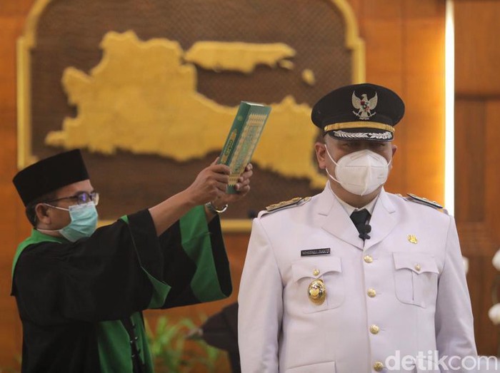 Whisnu Sakti Buana resmi dilantik sebagai Wali Kota Surabaya definitif